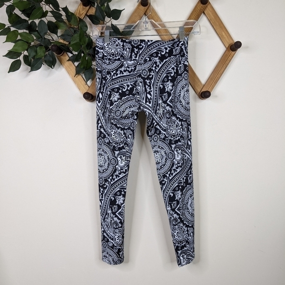 Onzie Mid Rise Skinny Floral Brocade Yoga Leggings Pants - Picture 2 of 8